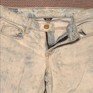 American eagle white wash jeans